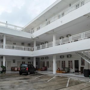 Hotel Reddoorz Plus Near Ums Solo Exterior photo