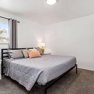 Appartamento Bright & Modern Flat - King Bed - Near Downtown Mount Clemens Exterior photo