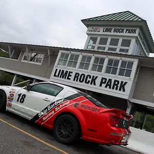 Appartamento Walk To The Outfield Of Lime Rock Park Salisbury Exterior photo