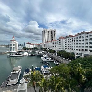 Appartamento 2Beds Seaview Straits Quay Comes With Carpark And Hothub Bagan Jermal Exterior photo