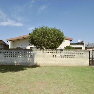 Appartamento House Of Creations Soweto Exterior photo