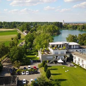 Seehotel & Restaurant Die Ente Schwetzingen Exterior photo