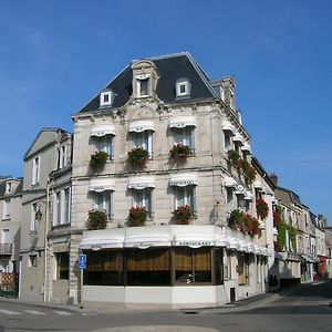 Hotel Restaurant Des Remparts Chaumont  Exterior photo