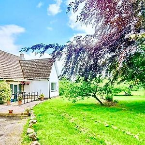 Three Bedroom Rural, Relaxing And Peaceful,Dogs Welcome! With Cymru Holidays Abergavenny Exterior photo