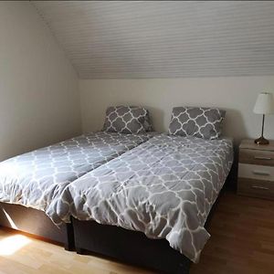 Quiet Room In Budapest Near Airport With Free Parking Exterior photo