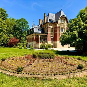 Chateau De Moliens Bed and Breakfast Exterior photo