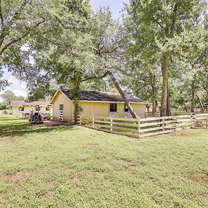 Bright Wallis Cottage With Pergola And Grill! Exterior photo