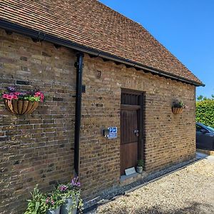 Myrtle Stables - Converted, Self-Contained, Countryside Villa Hernhill Exterior photo