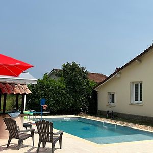 Jolie Villa Independante Climatisee 3 Chambres Tout Confort 6 Couchages, Piscine Chauffee 4 X 8 Disponible De Juin A Fin Septembre, Grand Terrain Clos, Boulodrome Eclaire, Ping-Pong, Wifi, Proche Commerces Et Commodites Animaux Domestiques Sur Demand Bretenoux Exterior photo