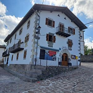 Hotel Posada De Oitz Oiz Exterior photo