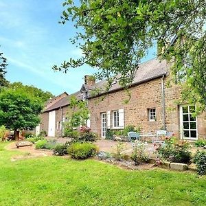 La Bremande Bed and Breakfast Saint-Georges-de-Reintembault Exterior photo