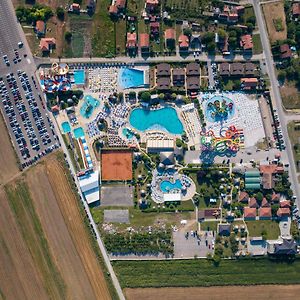 S Club Resort Hotel Aqua Park And Spa Belgrado Exterior photo