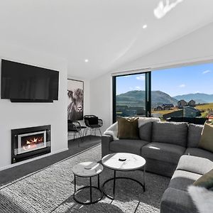 A Remarkable Stay - Jack'S Point Holiday Home Distretto di Distretto di Queenstown Exterior photo