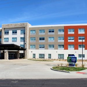 Holiday Inn Express & Suites Warrensburg North, An Ihg Hotel Exterior photo