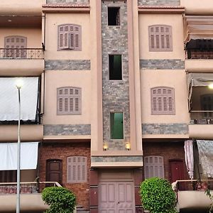 Appartamento Chara ٨٩ Vila ٢٤ Izbat Al Burj Exterior photo