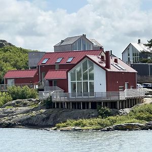 Unique Holiday Home 10 Meters From The Water At Lilla Fjellsholmen Karna Exterior photo