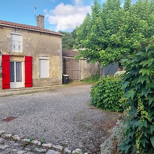 Appartamento Gite Chez Lea Saint-Seurin-de-Cadourne Exterior photo