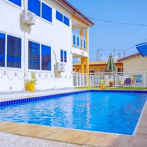 Appartamento Pool House Retreat In Accra Exterior photo
