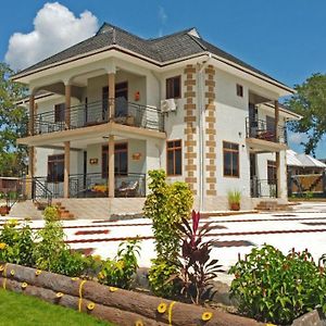 Luxury Villa Garden Dar es Salaam Exterior photo
