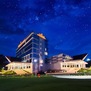 Unhas Hotel & Convention Makassar Exterior photo