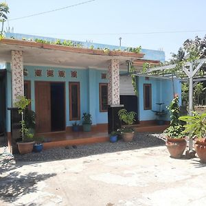 D' Senayu Villa Masbagik Exterior photo