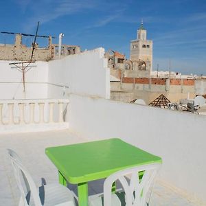 Superbe Appartement En Plein Medina De Tunisi Exterior photo