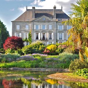 Chateau de la Foltière Bed and Breakfast Le Châtellier Exterior photo