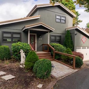 Lazy Bear Lodge Newland Exterior photo