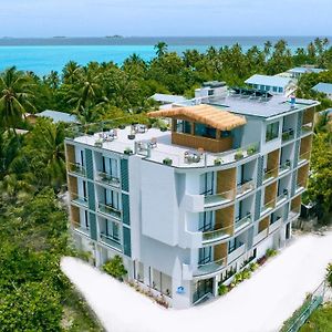 Hotel Whaleshark Beach Dhigurah  Exterior photo