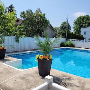 Private Pool And Backyard * Bbq * 6 Beds * 5 Min. From Mtl Appartamento Longueuil Exterior photo