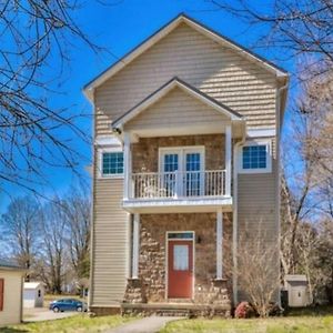 Skinny Big House In Jefferson City Exterior photo