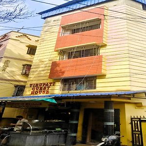 Staymaker Tirupati Guest House Calcutta  Exterior photo