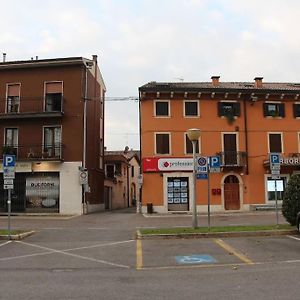 Appartamento Casa Smeraldo San Giovanni Lupatoto Exterior photo