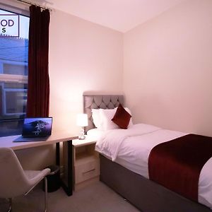 Everest Lodge Serviced Apartments For Contractors & Families, Free Wifi & Netflix By Redwood Stays Farnborough  Exterior photo