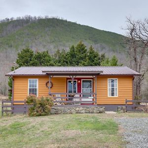 Riverfront Hot Springs Cabin With Private Hot Tub! Exterior photo