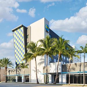 Hotel Tru By Hilton Ft Lauderdale Airport Dania Beach Exterior photo