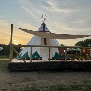 Appartamento Tipi Blackfoot Belau Exterior photo