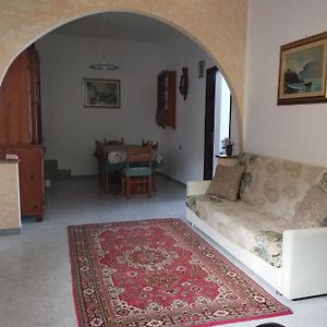 casa vacanza ANNA situata a 5 minuti dal centro Villa SantʼAntìoco Exterior photo