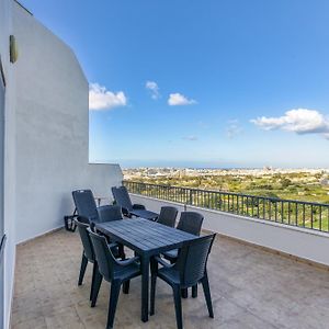 Appartamento Beautiful Pent With Terrace & Spectacular Views By 360 Estates Luqa Exterior photo