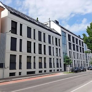 Appartamento Euphoria Zentral - Parkplatz - Kuche - Netflix Wiener Neustadt Exterior photo