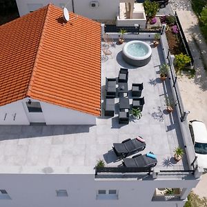 Appartamento Studio Apartman With Jacuzzi On Rooftop Traù Exterior photo