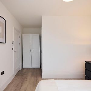 Appartamento The Wembley Park Arms - Modern 2Bdr Flat With Parking + Balcony Londra Exterior photo