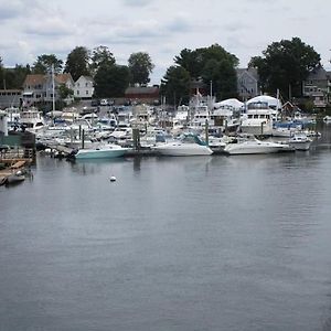 Appartamento The Yachts Of Fun House In Cranston Exterior photo