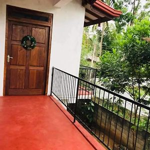 Shalena'S Stay Inn Kandy Exterior photo