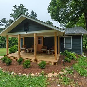 Peach & Pine Cottage Black Mountain Exterior photo