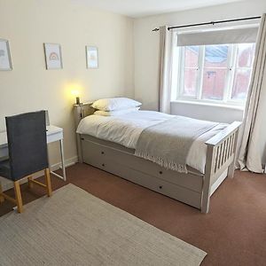 Spacious Room With Parking Tv Wi-Fi Desk Kettle Long Eaton Exterior photo