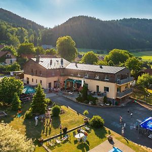 Hotel Penzion Zubr Ujcov Exterior photo