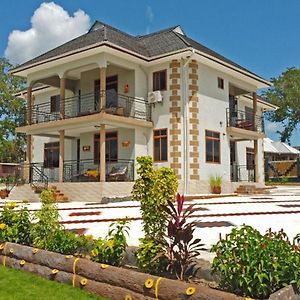 Immaculate 5-Bedroom Villa Garden In Dar Es Salaam Exterior photo