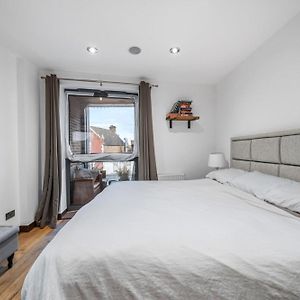 Appartamento 2-Bed Gem On Tooting High Street Londra Exterior photo