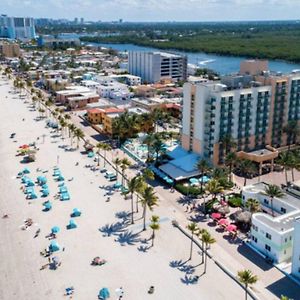 Walkabout 5 Retro Hotel On The Beach With Live Music And A Bar Hollywood Exterior photo